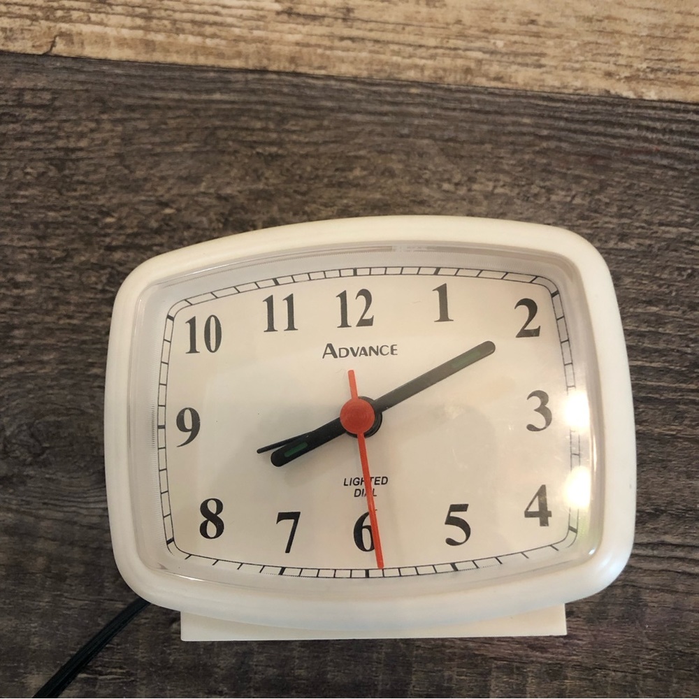 ntage Alarm Clock By Advance.works well
